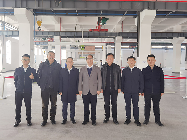 深化磷石膏高值化利用戰略合作——貴州磷化集團何光亮董事長再次率隊考察現代精工，共推綠色包裝產業升級